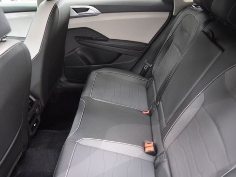 New 2025 Volkswagen Taos SE image 5