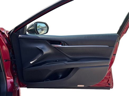 Used 2018 Toyota Camry XSE FWD image 41