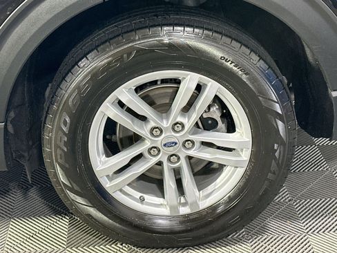 Used 2022 Ford Explorer XLT w/ Equipment Group 202A image 12