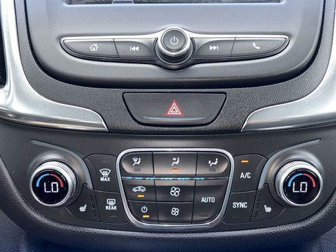 Used 2019 Chevrolet Equinox LT w/ Driver Convenience Package FWD image 14