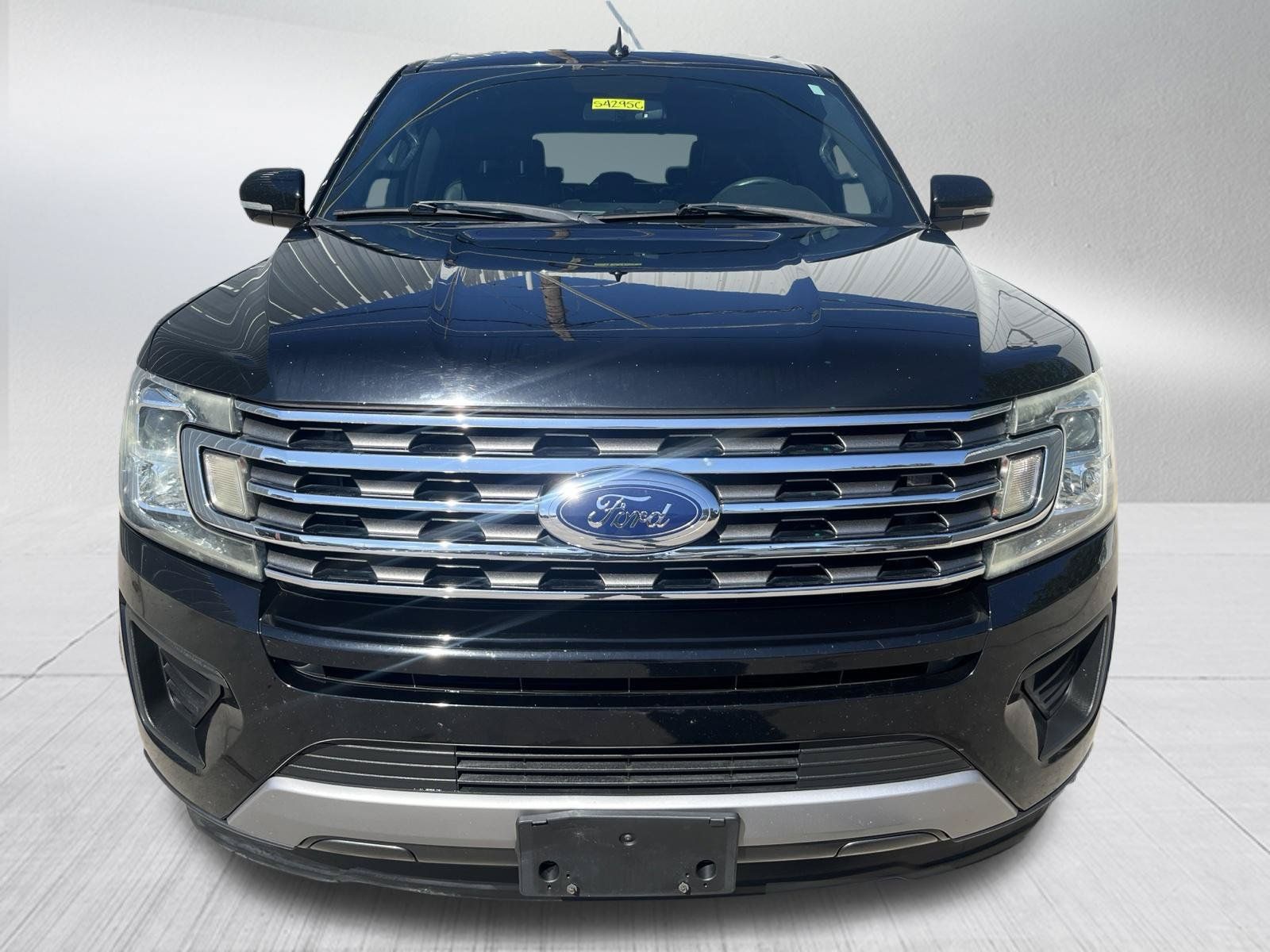 Used 2018 Ford Expedition XLT w/ Equipment Group 202A RWD image 2