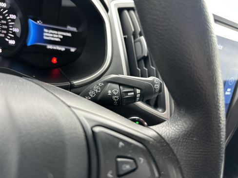 Used 2021 Ford Edge SE image 31