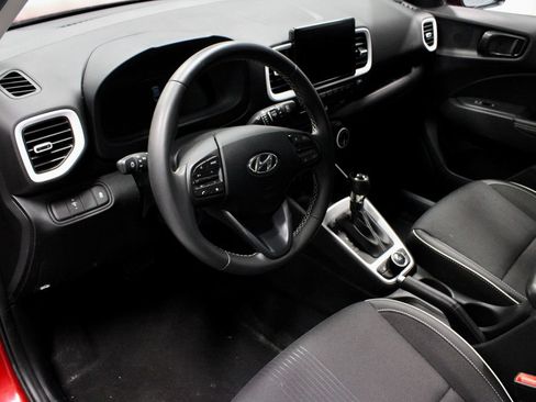 Certified 2025 Hyundai Venue Limited FWD image 26