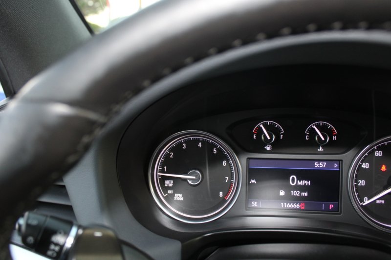 Used 2022 Buick Enclave Essence FWD image 16