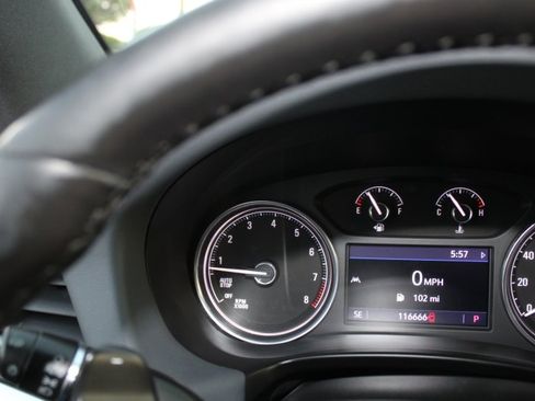 Used 2022 Buick Enclave Essence image 16