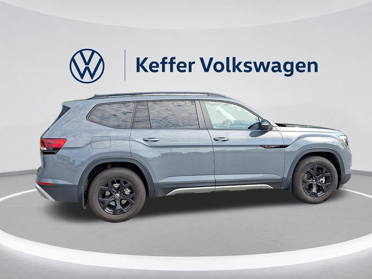 Used 2024 Volkswagen Atlas Peak Edition SE AWD/4WD image 7