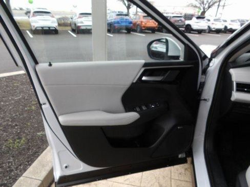 New 2026 Mitsubishi Outlander SE image 17