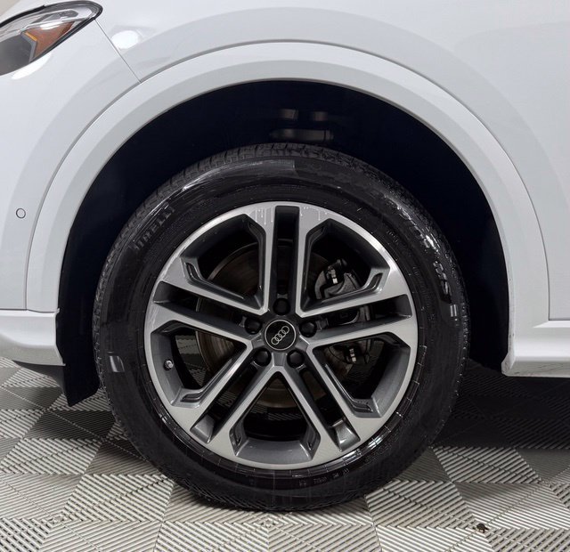 Certified 2025 Audi Q5 Premium w/ Convenience Package AWD/4WD image 10