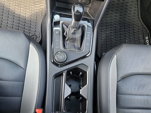 Certified 2022 Volkswagen Taos SEL AWD/4WD image 16