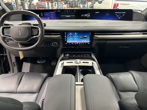 New 2026 Lincoln Navigator Reserve AWD/4WD image 32