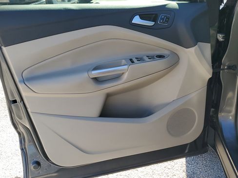 Used 2019 Ford Escape Titanium image 19