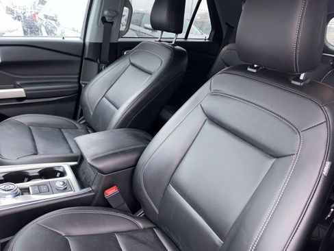 Certified 2023 Ford Explorer XLT w/ Equipment Group 202A image 22