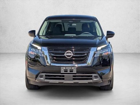 Used 2024 Nissan Pathfinder S FWD image 2