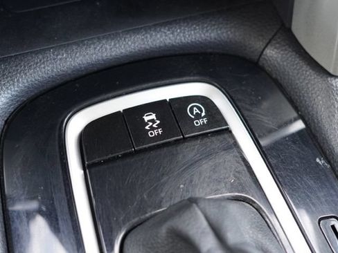 Used 2022 Toyota Corolla Cross LE w/ Moonroof Package FWD image 29