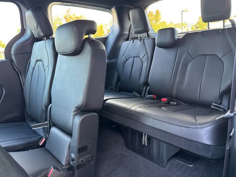 New 2026 Chrysler Pacifica Select image 15