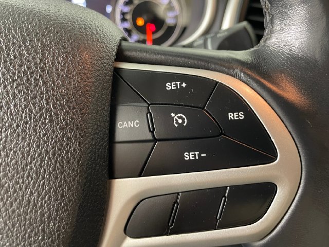Used 2017 Jeep Cherokee Trailhawk w/ Comfort/Convenience Group AWD/4WD image 13