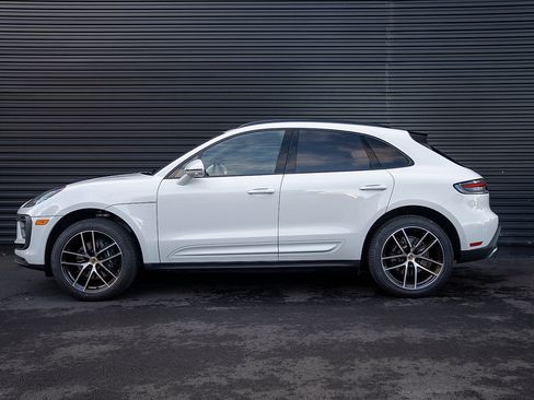 Certified 2025 Porsche Macan Turbo image 2