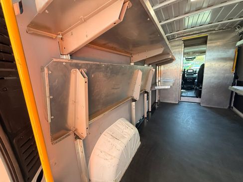 Used 2022 RAM ProMaster 2500 w/ Convenience Group FWD image 12
