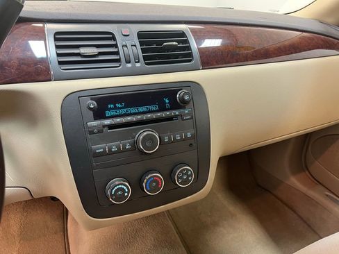 Used 2011 Buick Lucerne CX image 21