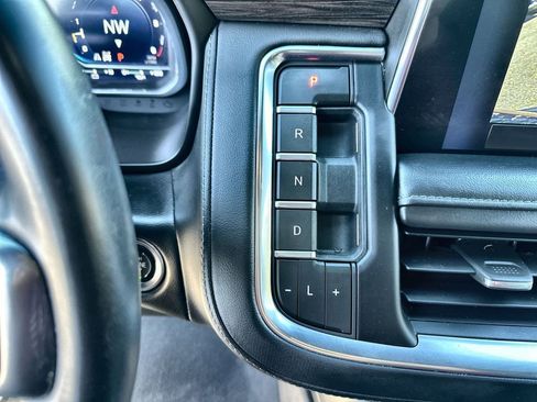 Used 2023 Chevrolet Suburban LT image 16