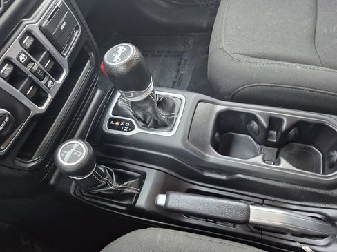 Used 2018 Jeep Wrangler Unlimited Sahara AWD/4WD image 25