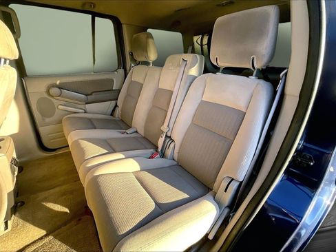 Used 2006 Ford Explorer XLT image 25