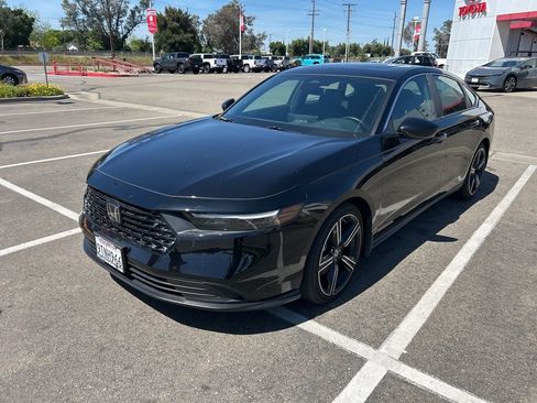 Used 2025 Honda Accord Sport image 1