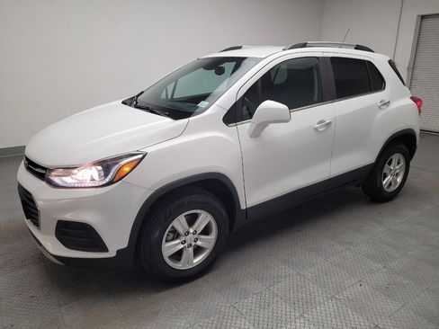 Used 2018 Chevrolet Trax LT w/ LT Convenience Package image 2