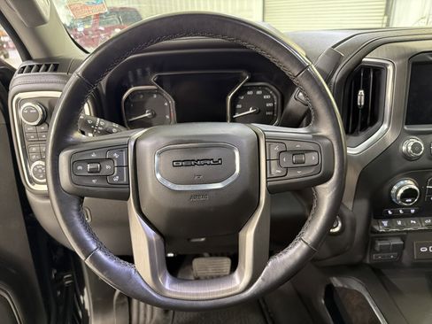 Used 2022 GMC Sierra 2500 Denali w/ Denali Black Diamond Edition image 16