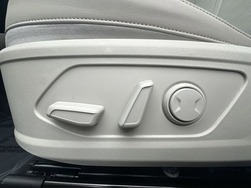 Used 2024 Kia Sorento S w/ Panoramic Sunroof Package image 14