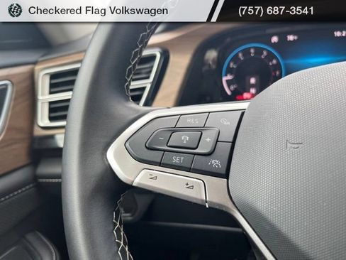 Used 2025 Volkswagen Atlas SE FWD image 35