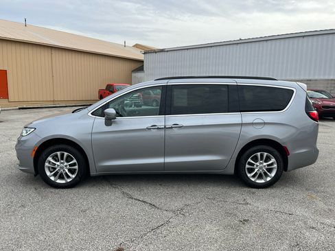 Used 2021 Chrysler Pacifica Touring w/ Cold Weather Group image 6