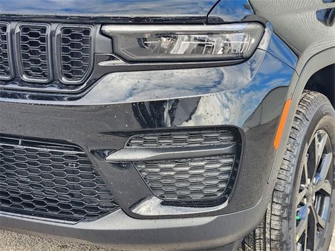 New 2025 Jeep Grand Cherokee Altitude image 6