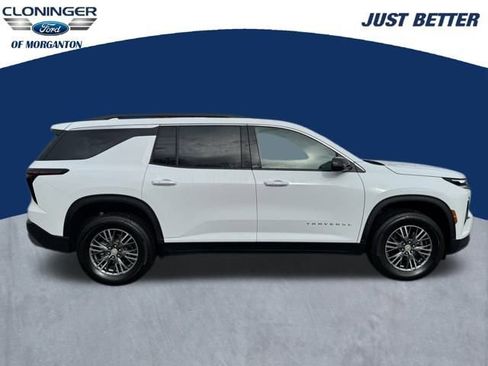 Used 2025 Chevrolet Traverse LT image 9