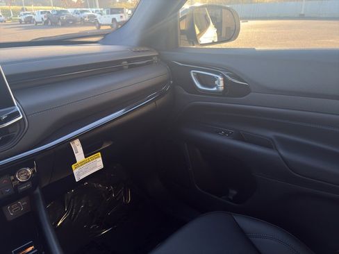 New 2026 Jeep Compass Latitude image 14