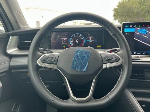 New 2026 Volkswagen Tiguan SE FWD image 19