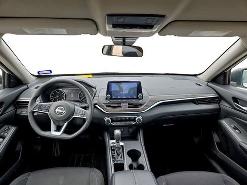 Used 2025 Nissan Altima 2.5 SV FWD image 11