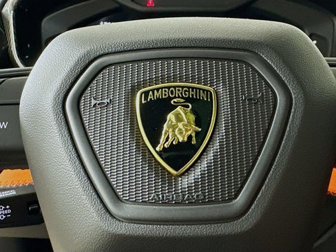 Used 2025 Lamborghini Urus SE AWD/4WD image 63