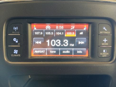 Used 2020 Dodge Journey SE FWD image 25