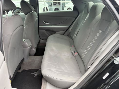 Used 2022 Hyundai Elantra SEL FWD image 16