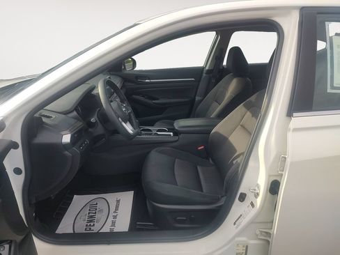 Used 2023 Nissan Altima 2.5 SV FWD image 9