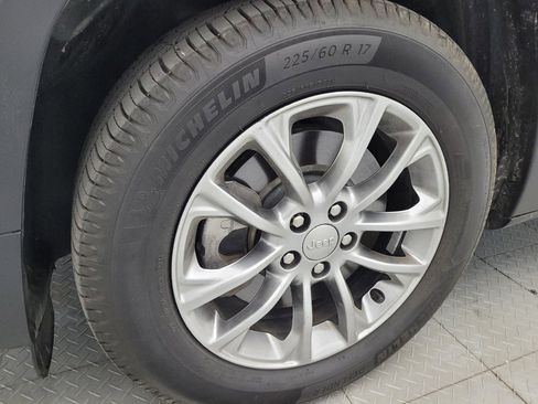Used 2019 Jeep Cherokee Latitude Plus FWD image 31