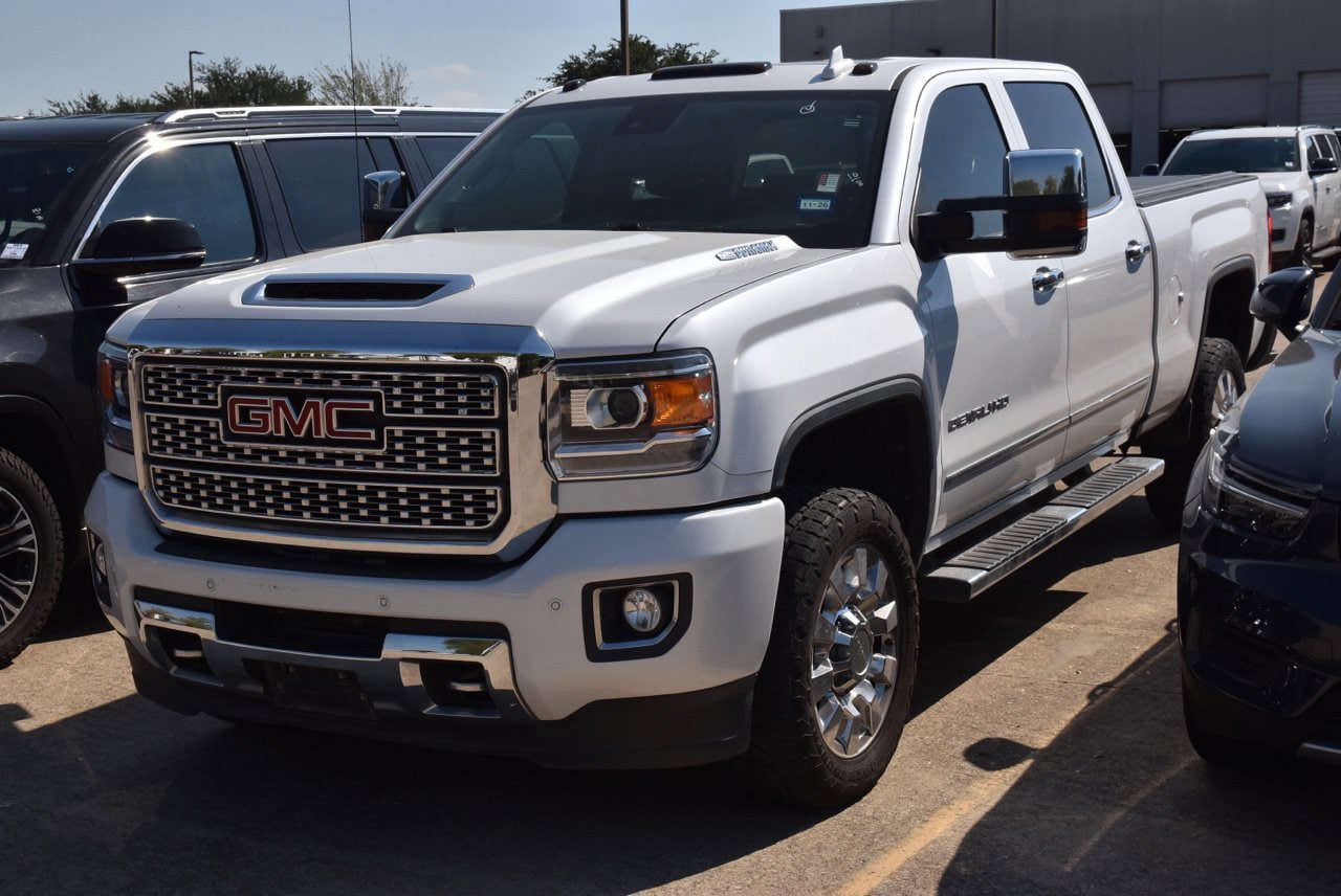 Used 2019 GMC Sierra 2500 Denali w/ Duramax Plus Package AWD/4WD image 2