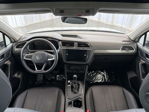 Certified 2023 Volkswagen Tiguan SE w/ Panoramic Sunroof Package FWD image 17