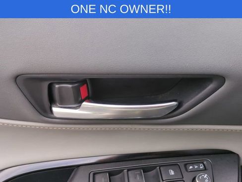 Used 2022 Toyota Venza LE image 25