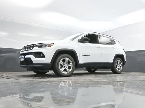 Used 2024 Jeep Compass Latitude AWD/4WD image 48