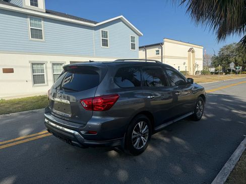 Used 2017 Nissan Pathfinder SL w/ Trailer Tow Package FWD image 6