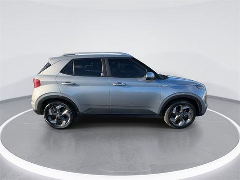 Used 2024 Hyundai Venue SEL image 9