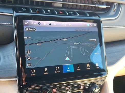 Used 2024 Jeep Grand Cherokee Limited image 17