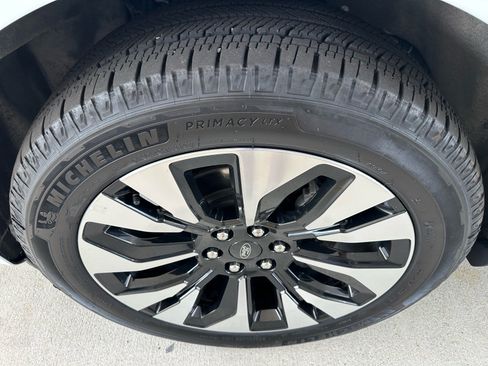 Certified 2025 Ford Expedition Platinum w/ Driver's Package AWD/4WD image 5